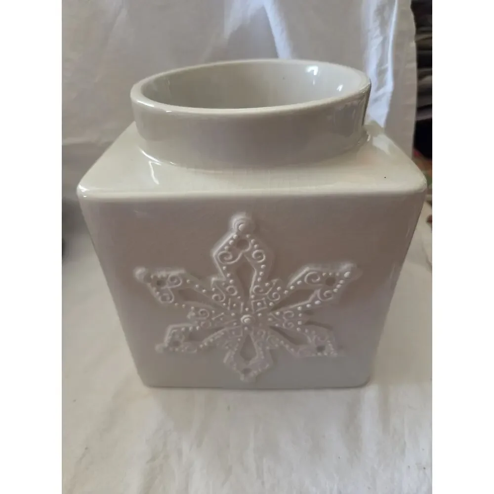 Yankee Candle 2014 Scenterpiece Easy MeltCup Warmer White Snowflake With Timer